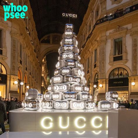 albero natale gucci 2023|Gucci, acceso l'albero di Natale in Galleria Vittorio  .